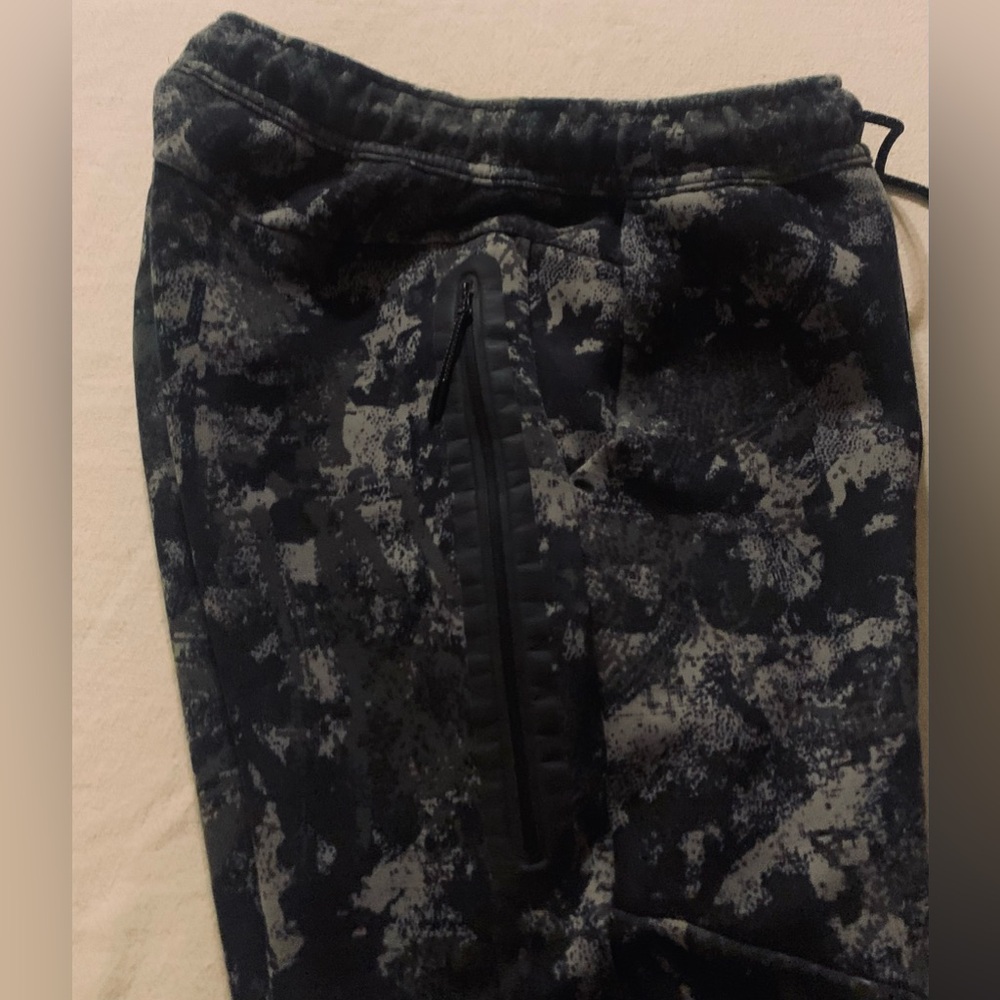 Nike Men’s Black and Gray Patterned Joggers, Medium, NWOT - Picture 9 of 16